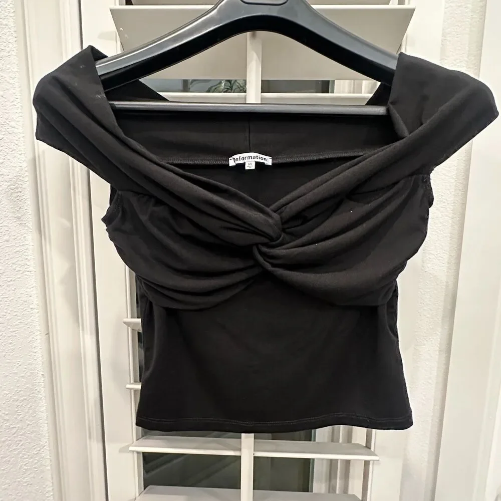 Reformation Ezlynn Black Off Shoulder Twist Front Ruched Knit Top Size XS - Picture 1 of 6